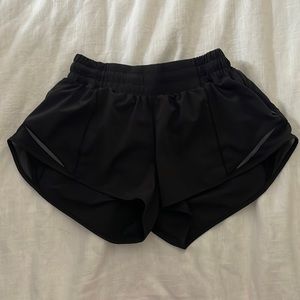 Lululemon Hotty Hot low rise 2.5 inch size 4